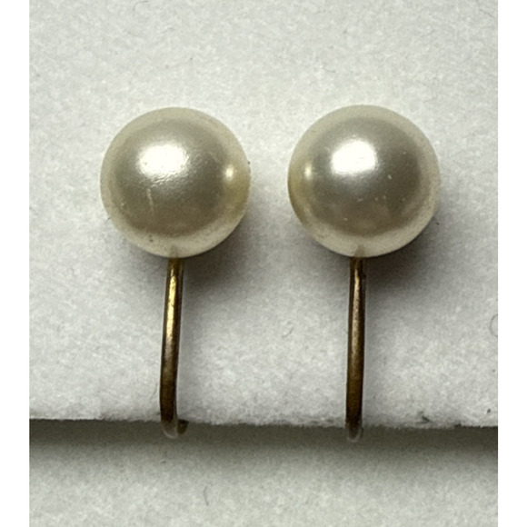 Vintage Richelieu Faux Pearl Huggie Clip On Earrings Gold Metal Brass Read - Picture 1 of 12